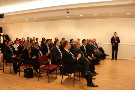 Elmar Məmmədyarov Macarıstanın Komandor Xaçı Ləyaqət Ordeni ilə təltif olunub