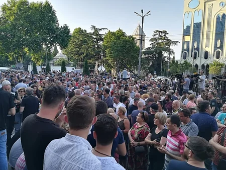 В Грузии требуют отставки министра внутренних дел