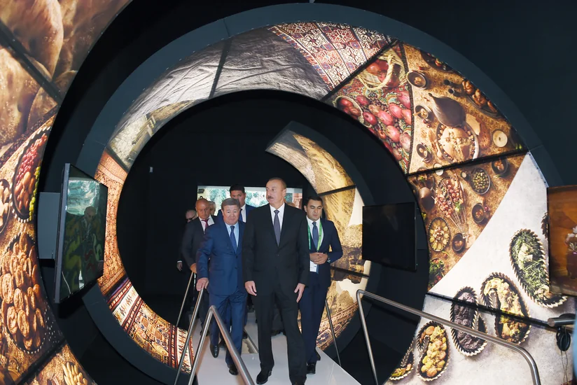 Prezident İlham Əliyev “EXPO 2017 Astana” beynəlxalq sərgisində Azərbaycanın və Qazaxıstanın milli pavilyonları ilə tanış olub