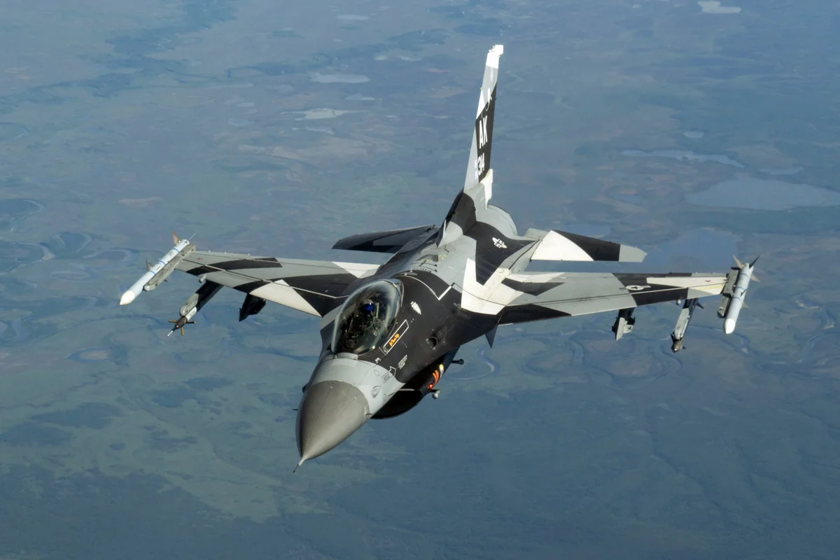 Ukrainian pilots arrive in Denmark for training on F-16 fighter jets