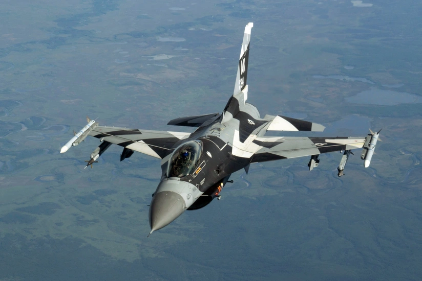 Ukrainian pilots arrive in Denmark for training on F-16 fighter jets