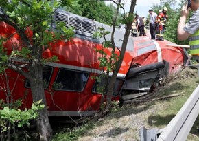 На юге ФРГ при столкновении поезда и грузовика пострадали девять человек