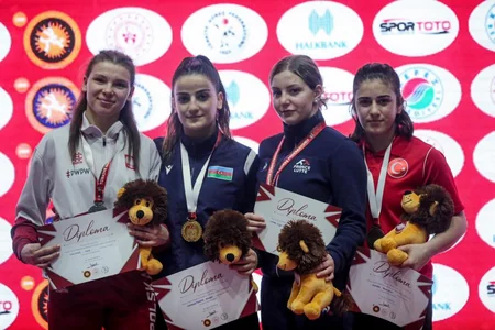 Azərbaycan güləşçiləri Çempionlar turnirində 10 medal qazanıblar