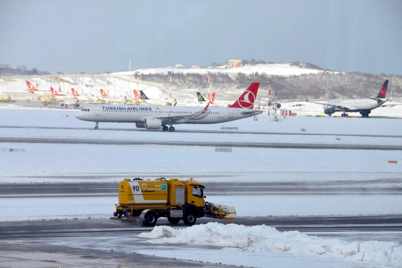 Из-за снегопада в Стамбуле Turkish Airlines отменила 407 авиарейсов