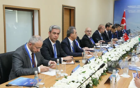 Azerbaijani and Turkish delegations discussing energy cooperation