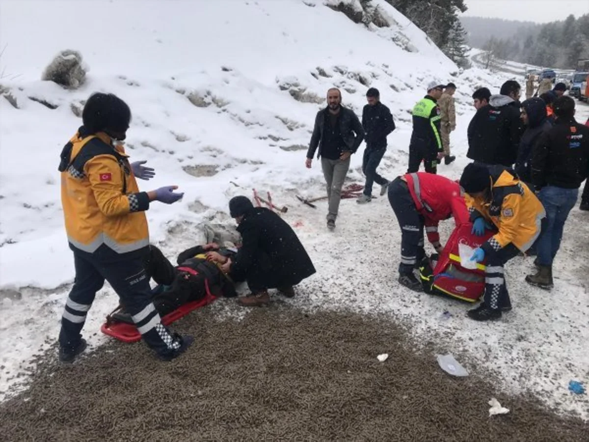 Qars-Ərzurum yolunda qəza olub, 20 nəfər yaralanıb