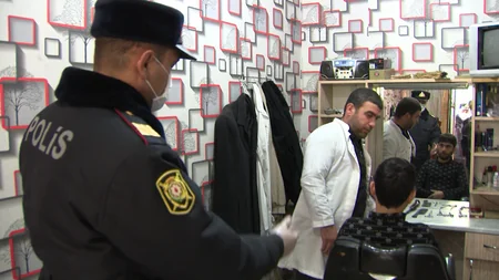 Xırdalanda polislər sakinlərə tibbi maskalar payladılar