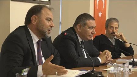İstanbulda Rəşad Məcidin türkcə Qələmsiz yazılanlar kitabının təqdimatı keçirilib