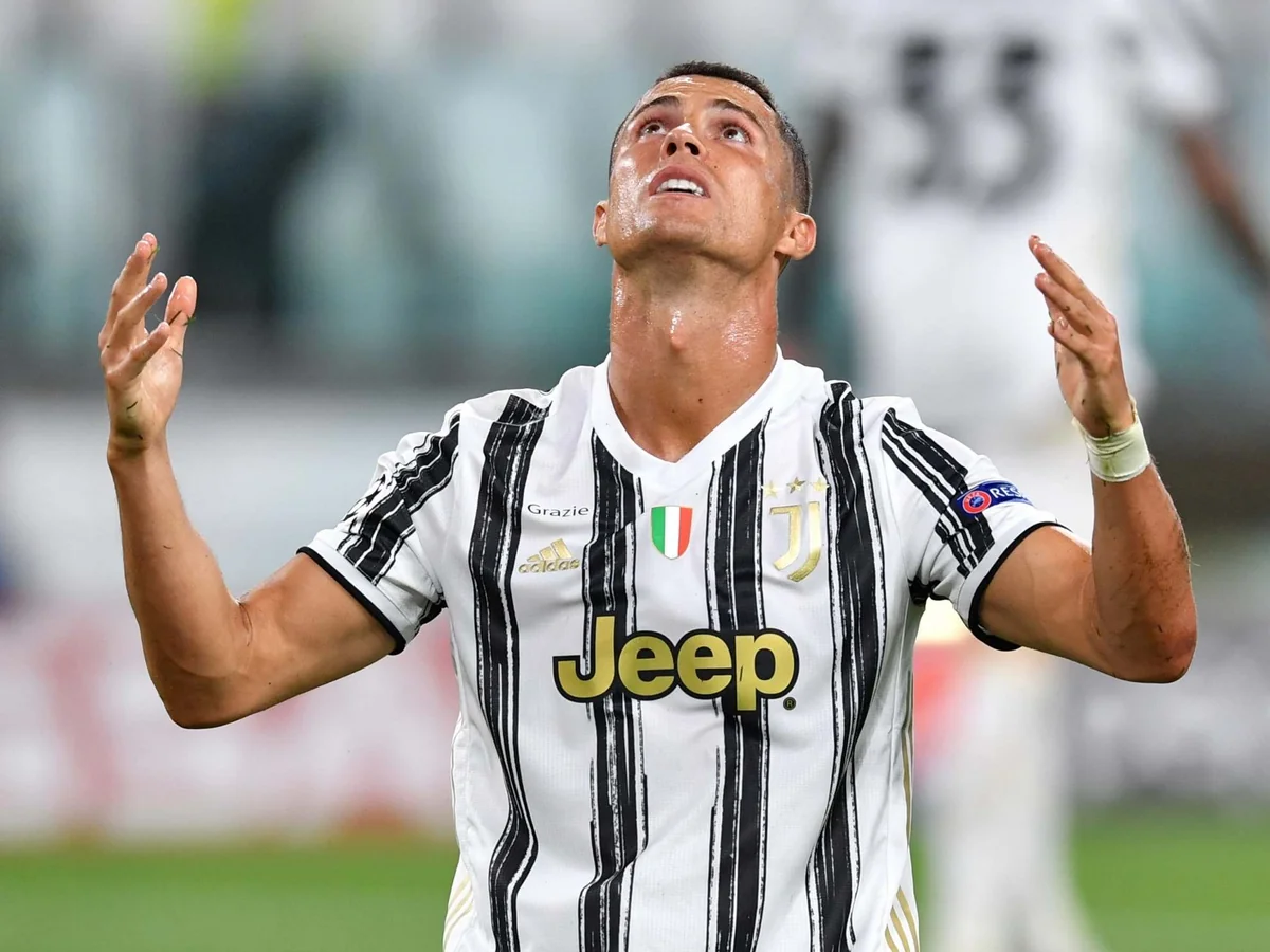 KİV: Ronaldunun agenti onu Barselonaya təklif etdi