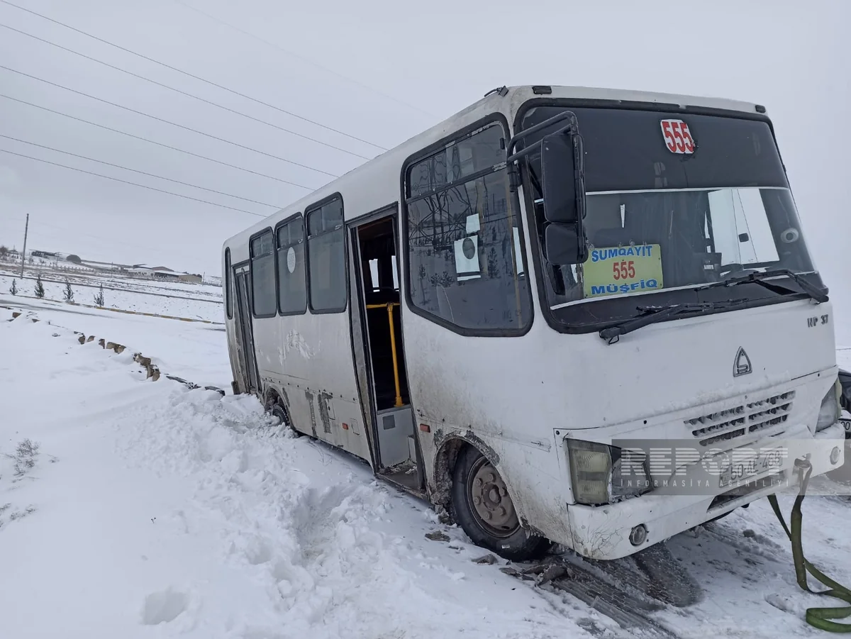 Bakı-Şamaxı yolunda avtobus qəzaya düşüb
