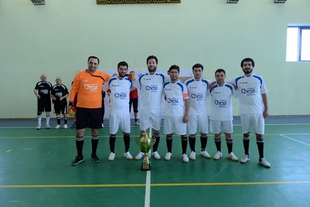 FIDE prezidenti Şəmkirdə şahmatçılarla futbol oynayıb