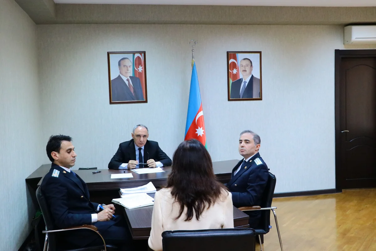 Baş prokuror Sabunçuda vətəndaşları qəbul edib