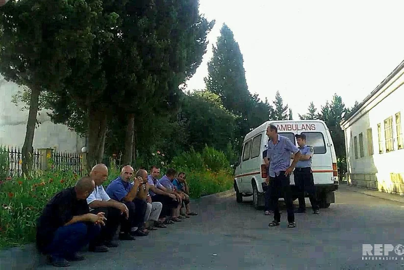 В Астаре автомобиль въехал в забор: есть погибший и раненый - ФОТО
