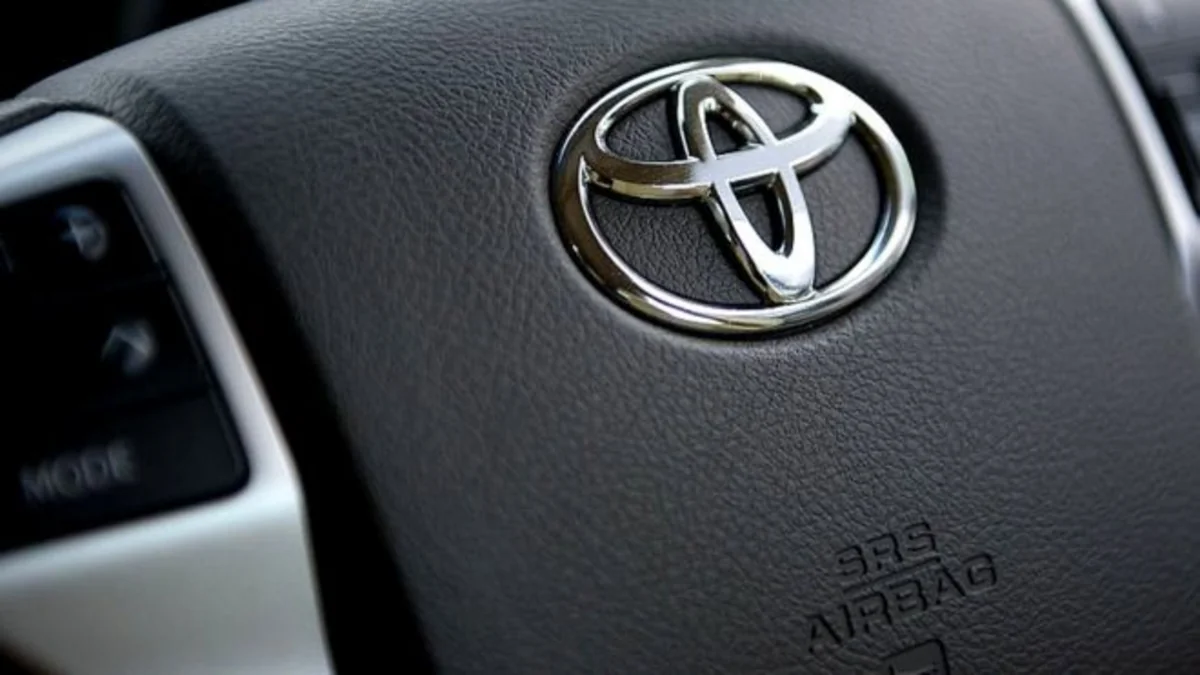Toyota təhlükəsizlik yastığına görə 6 milyona yaxın avtomobili geri çağırıb