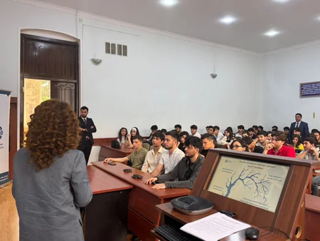 ADIF Azərbaycan Dövlət İqtisad Universitetində təlim keçib