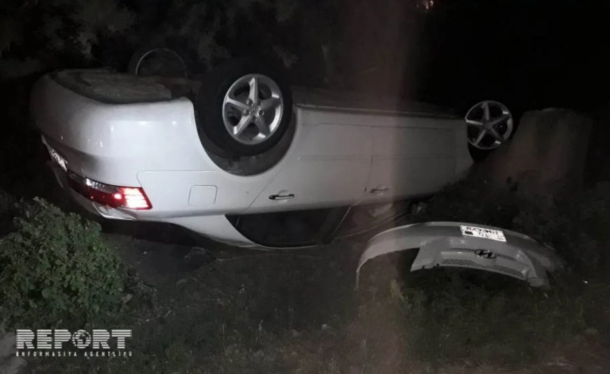 Kürdəmirdə sürücü maşını aşırıb, 3 nəfər xəsarət alıb - FOTO