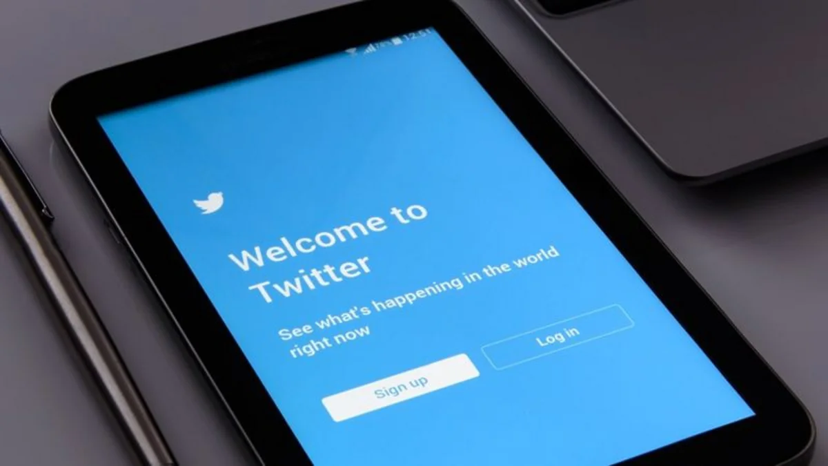 Twitter hacked, 200 million user email addresses leaked