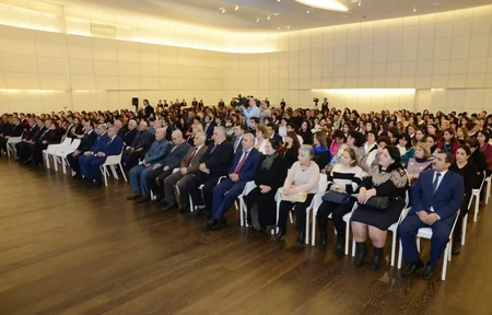 Heydər Əliyev Mərkəzində ümummilli liderə həsr olunan elmi-praktik konfrans keçirilib