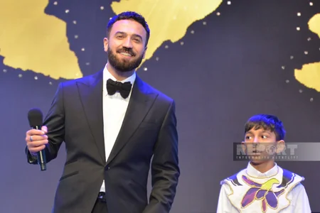 Bakıda Zəfər Günü ilə bağlı atəşfəşanlıq olub - YENİLƏNİB