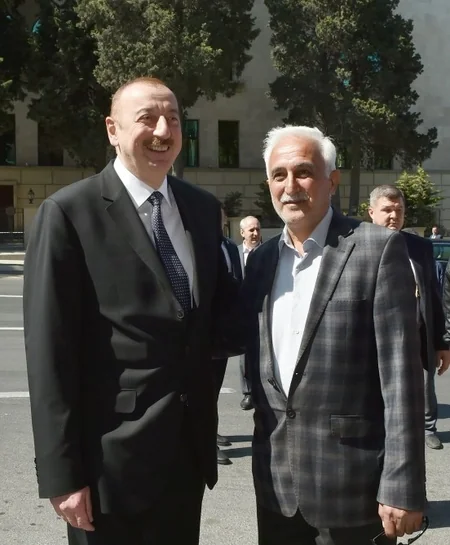 Prezident və birinci xanım “Sovetski”də vətəndaşların problemləri ilə tanış olublar - FOTO