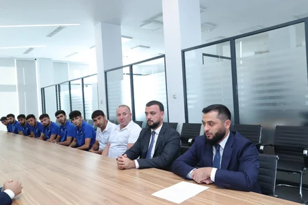 AMF-in prezidenti dünya çempionatında iştirak edəcək U-23 millisinin üzvləri ilə görüşüb
