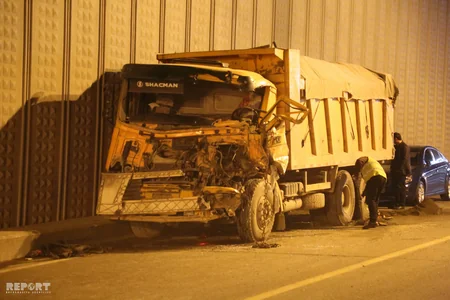 Bakıda tunelin ortasında mübahisə edən sürücülər ağır yol qəzasına səbəb olublar - FOTO - VİDEO - YENİLƏNİB