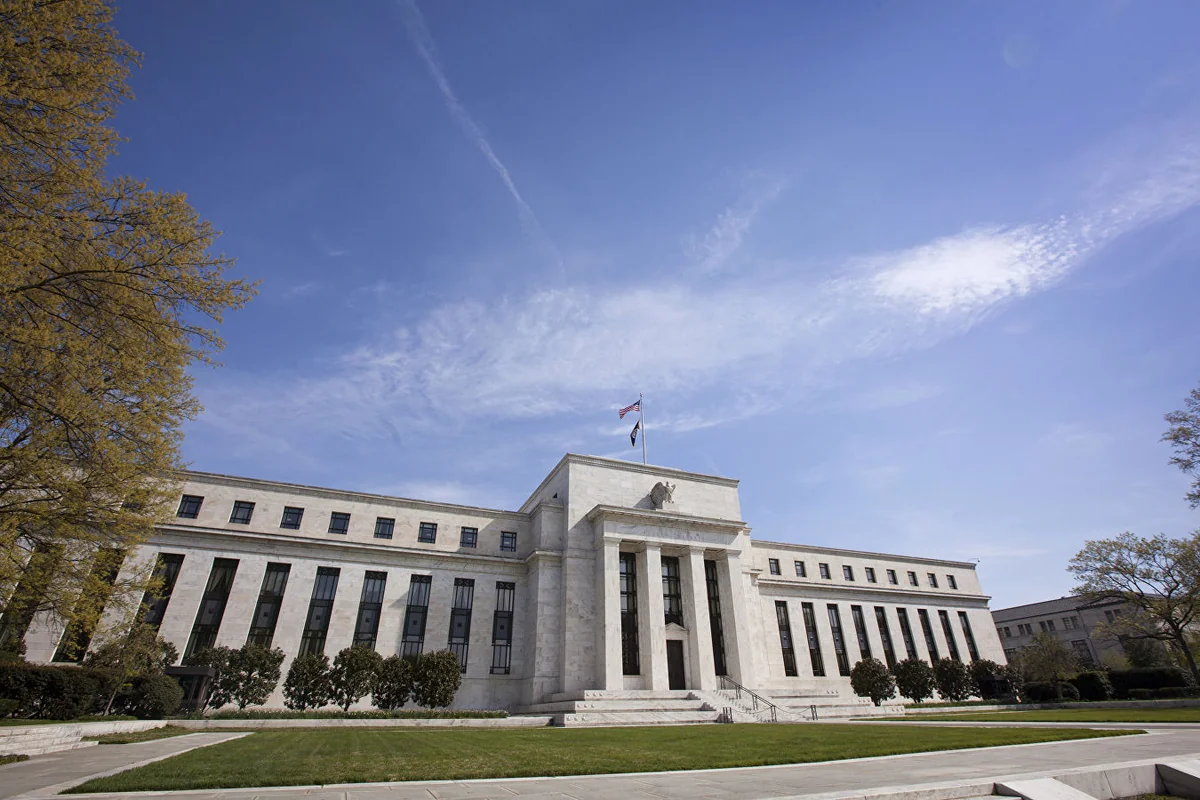 FED baza faiz dərəcəsini 2,25-2,5% səviyyəsində saxlayıb