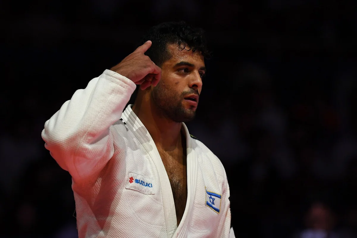 World champion auctions off personal items to help fight COVID-19