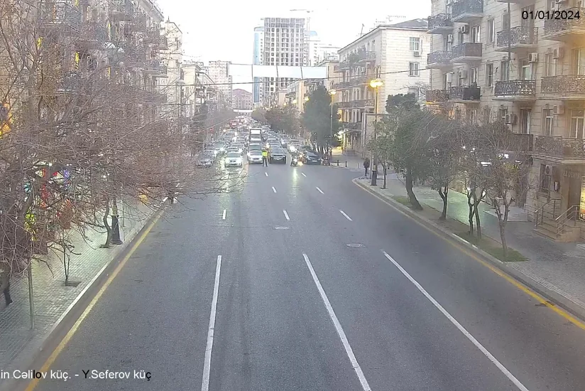 Bakının bir küçəsində avtomobillərin hərəkətinə məhdudiyyət tətbiq edilib