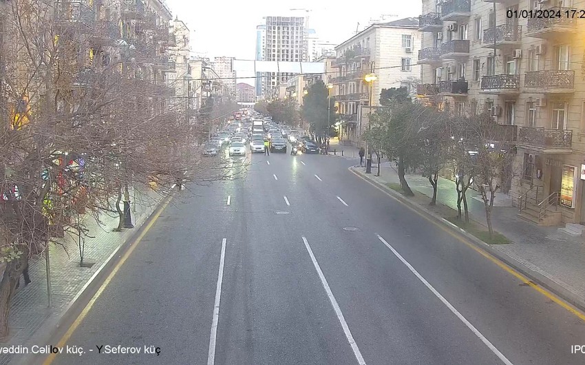 Bakının bir küçəsində avtomobillərin hərəkətinə məhdudiyyət tətbiq edilib