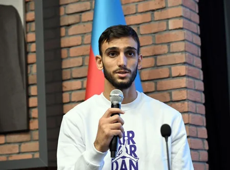 Fərid Qayıbov beynəlxalq yarışlarda uğurlu çıxış etmiş idmançılarla görüşüb