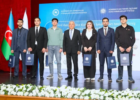 Bir qrup tələbəyə adlı təqaüd verilib