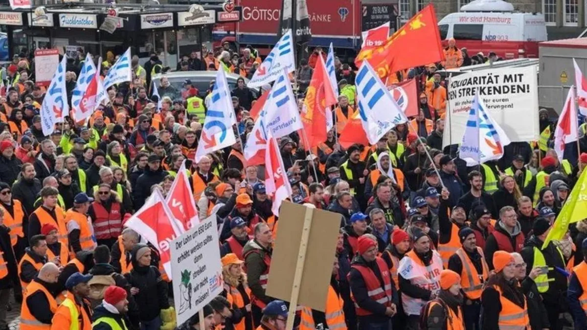 About 90,000 public transport workers go on strike in Germany