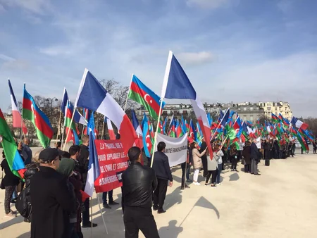 Parisdə Azərbaycan Prezidenti İlham Əliyevə dəstək aksiyası keçirilib