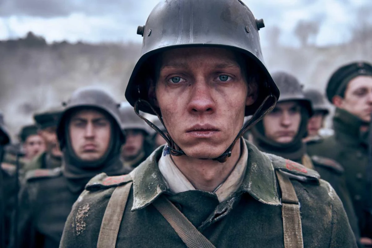 Netflix опубликовал новый трейлер драмы «На Западном фронте без перемен»