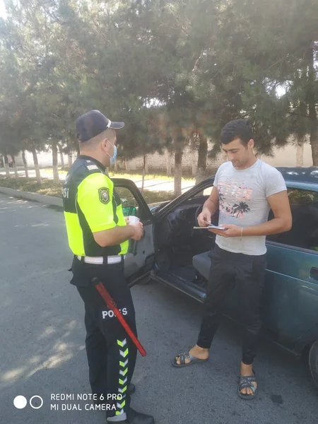 Ağdaşda tibbi maskadan istifadə etməyən şəxslər cərimələndi