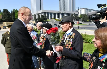 Prezident İlham Əliyev 9 May - Qələbə Günü münasibətilə Bakıda keçirilən mərasimdə iştirak edib - YENİLƏNİB