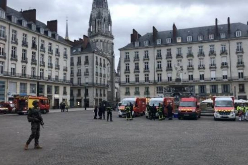 Fransada üzərində şəhid kəməri olan şəxs kilsəyə girib