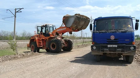 Tovuz rayonunun 16 yaşayış məntəqəsini əhatə edən yol təmir edilir