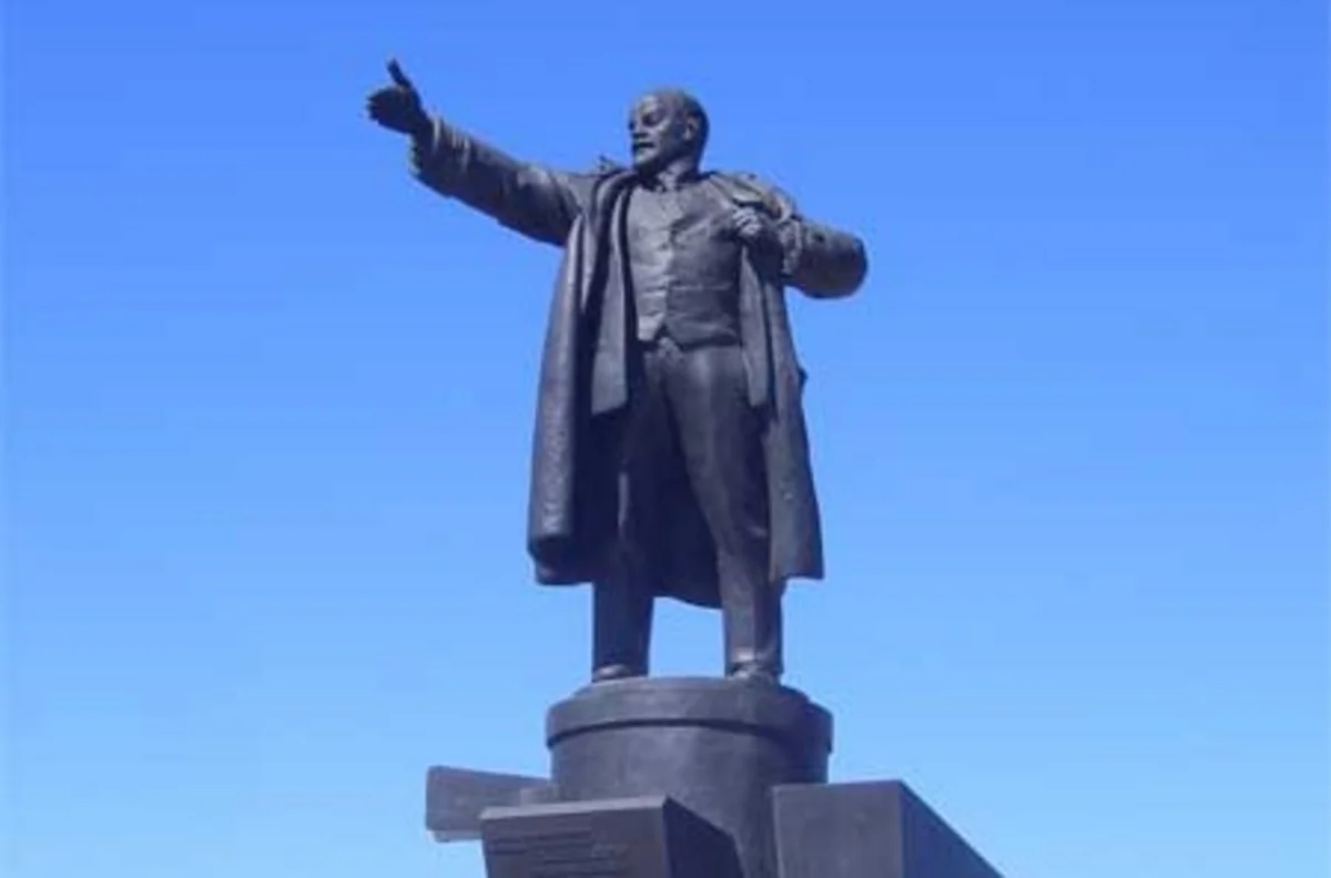 Ukraynada Leninin hələ 1200 heykəli qalır