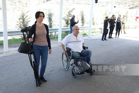 People of Armenian origin freely pass through Lachin border checkpoint 