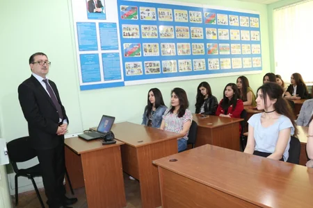Azərbaycan Universitetinin Humanitar fənlər fakültəsində tanınmış tərcüməçilərlə görüşlərə başlanılıb