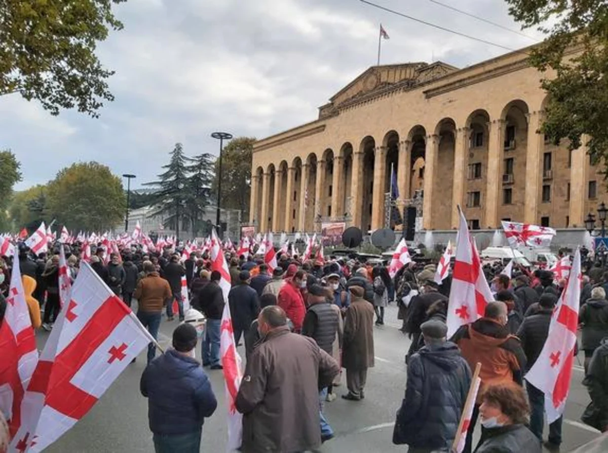 В Тбилиси проходит очередной митинг оппозиции
