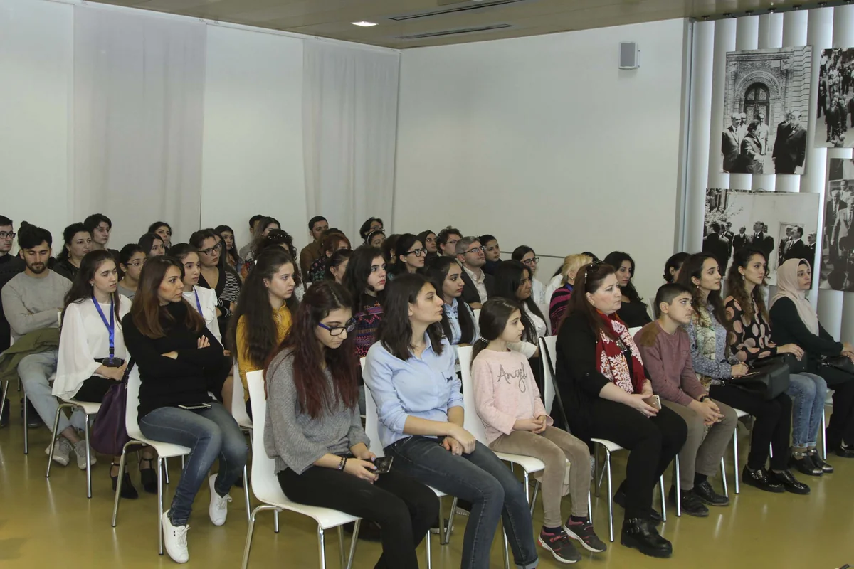 Xalça Muzeyində “Keramikanın yaranması və inkişaf mərhələləri” haqqında mühazirə təşkil olunub
