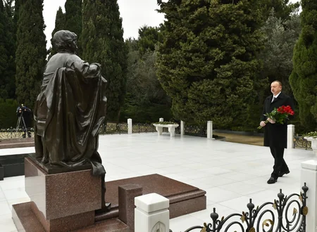Prezident İlham Əliyev ümummilli lider Heydər Əliyevin məzarını ziyarət edib - FOTO