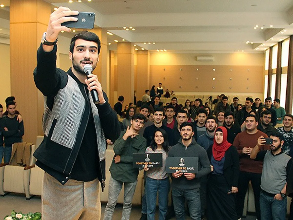 Mahir Mədətov Avroliqanın finalı ilə əlaqədar tələbələrlə görüşüb