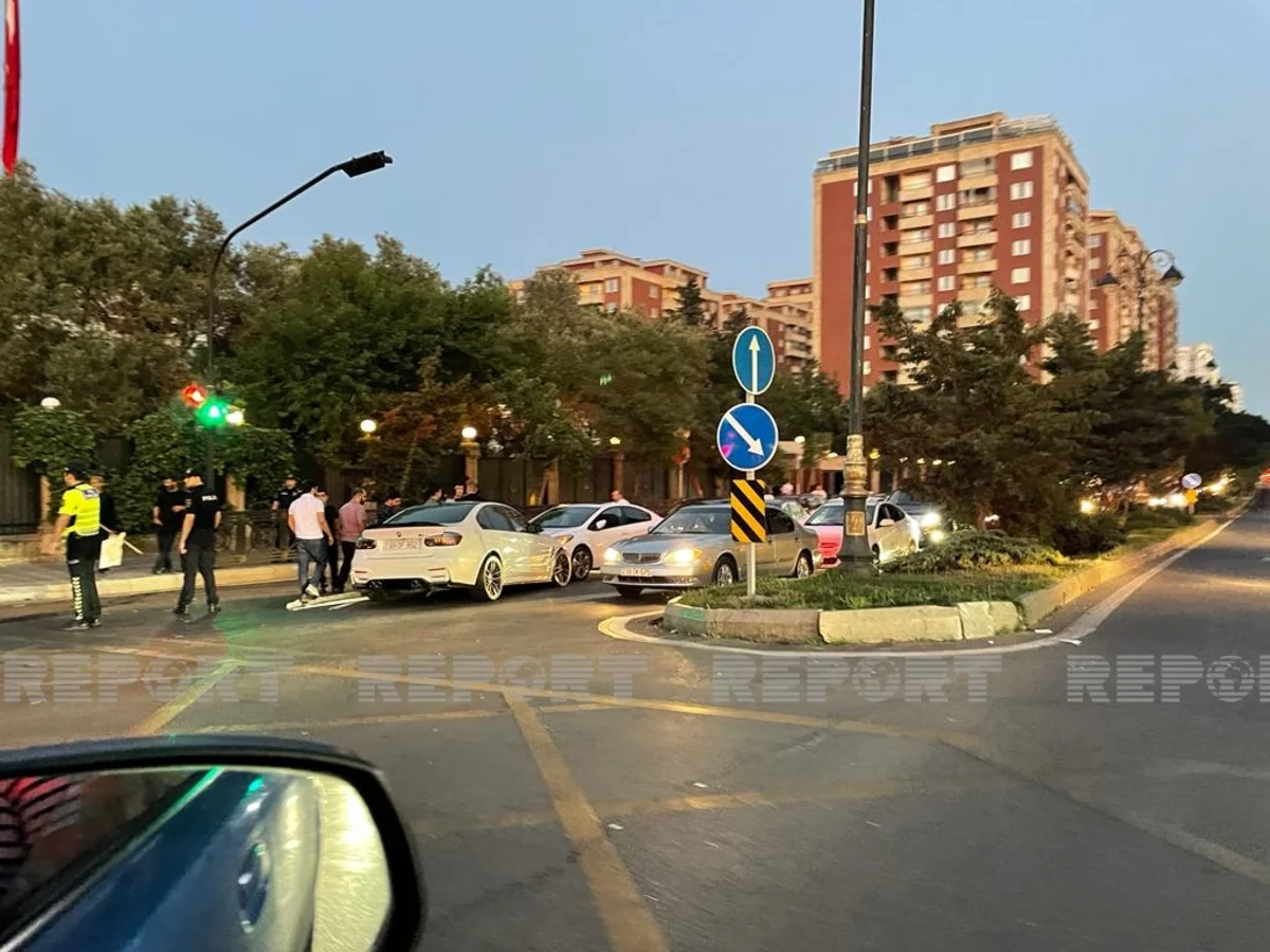 Bakıda üç avtomobil toqquşub, xəsarət alan var