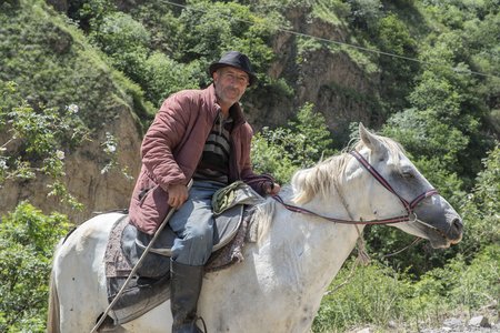 Завершается переселение овцеводческих и пчеловодческих хозяйств в Карабах