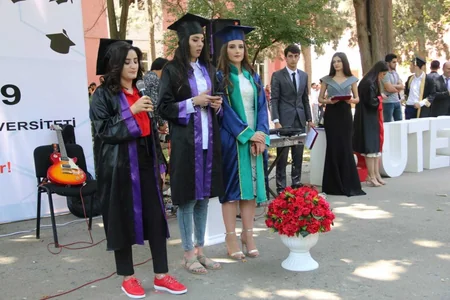 UTECA-da Məzun yarmarkası keçirilib