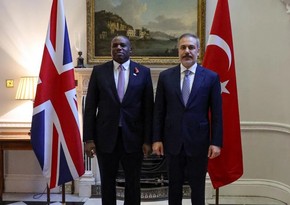 Türkiyə və Britaniyanın XİN rəhbərləri Ukraynada müharibənin dayandırılmasını müzakirə ediblər